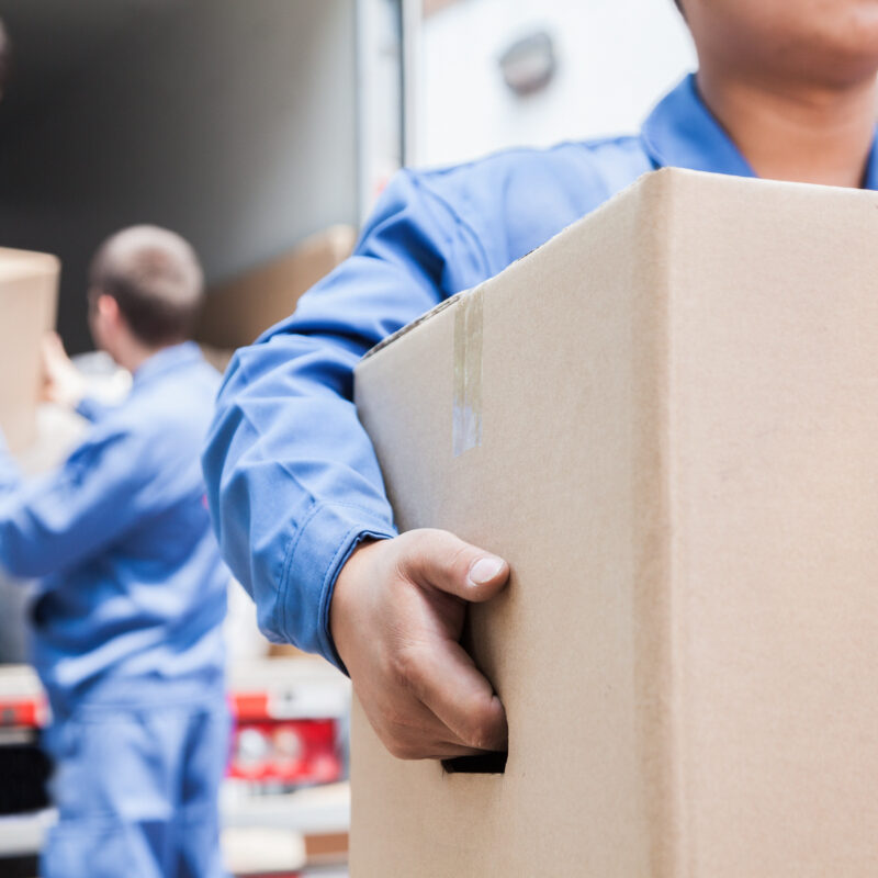 long distance movers carrying boxes